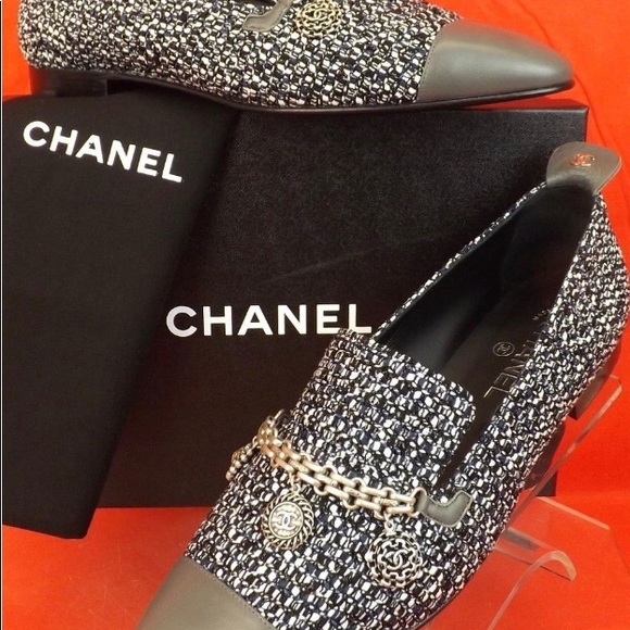 CHANEL MULTICOLOR silver charm moccasin loafers. - Picture 7 of 8